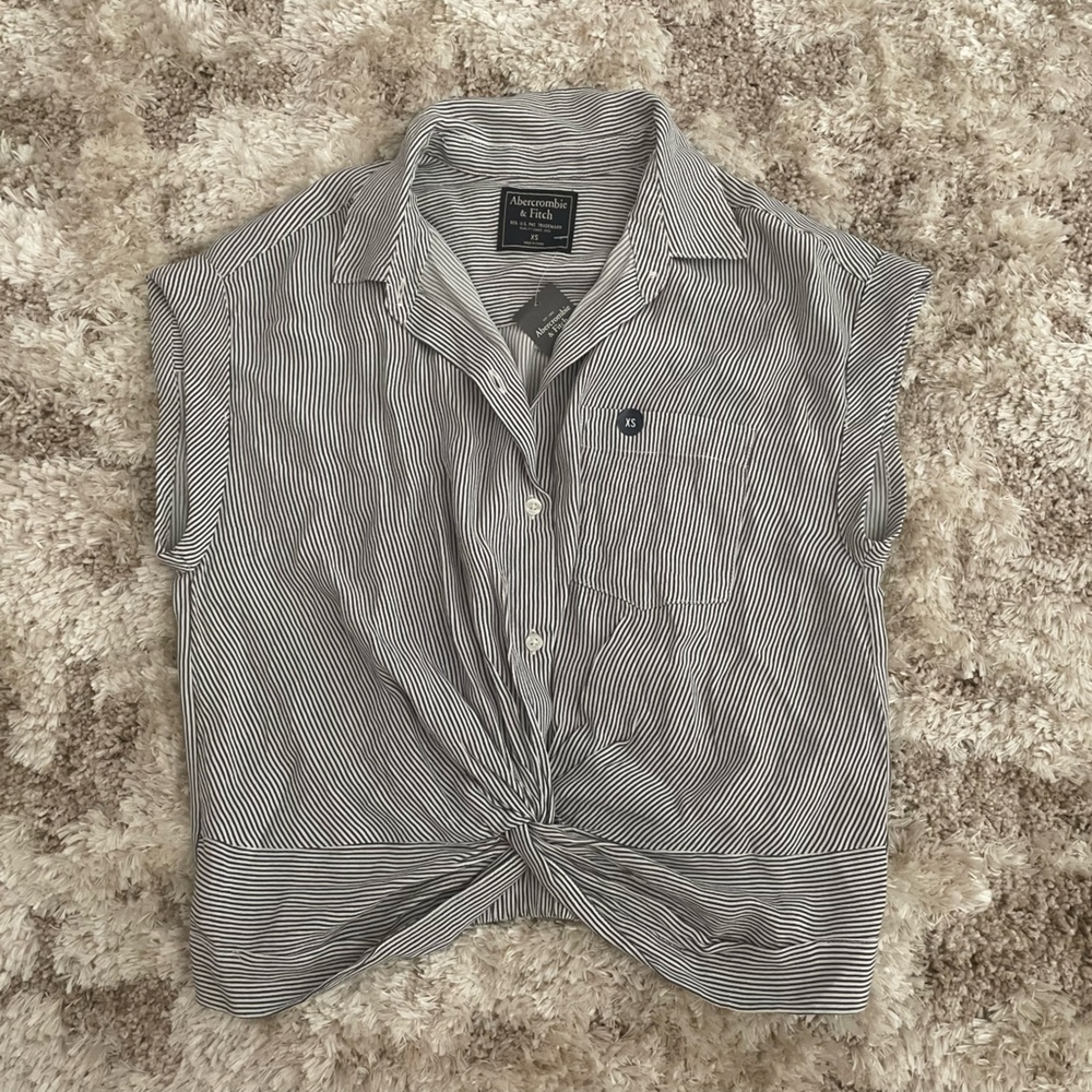 NWT Abercrombie & Fitch Black and White Striped Button Down Shirt Size XS
